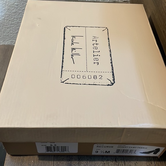 Super cute Pink Camo Nicole Miller sandals. - Picture 7 of 7